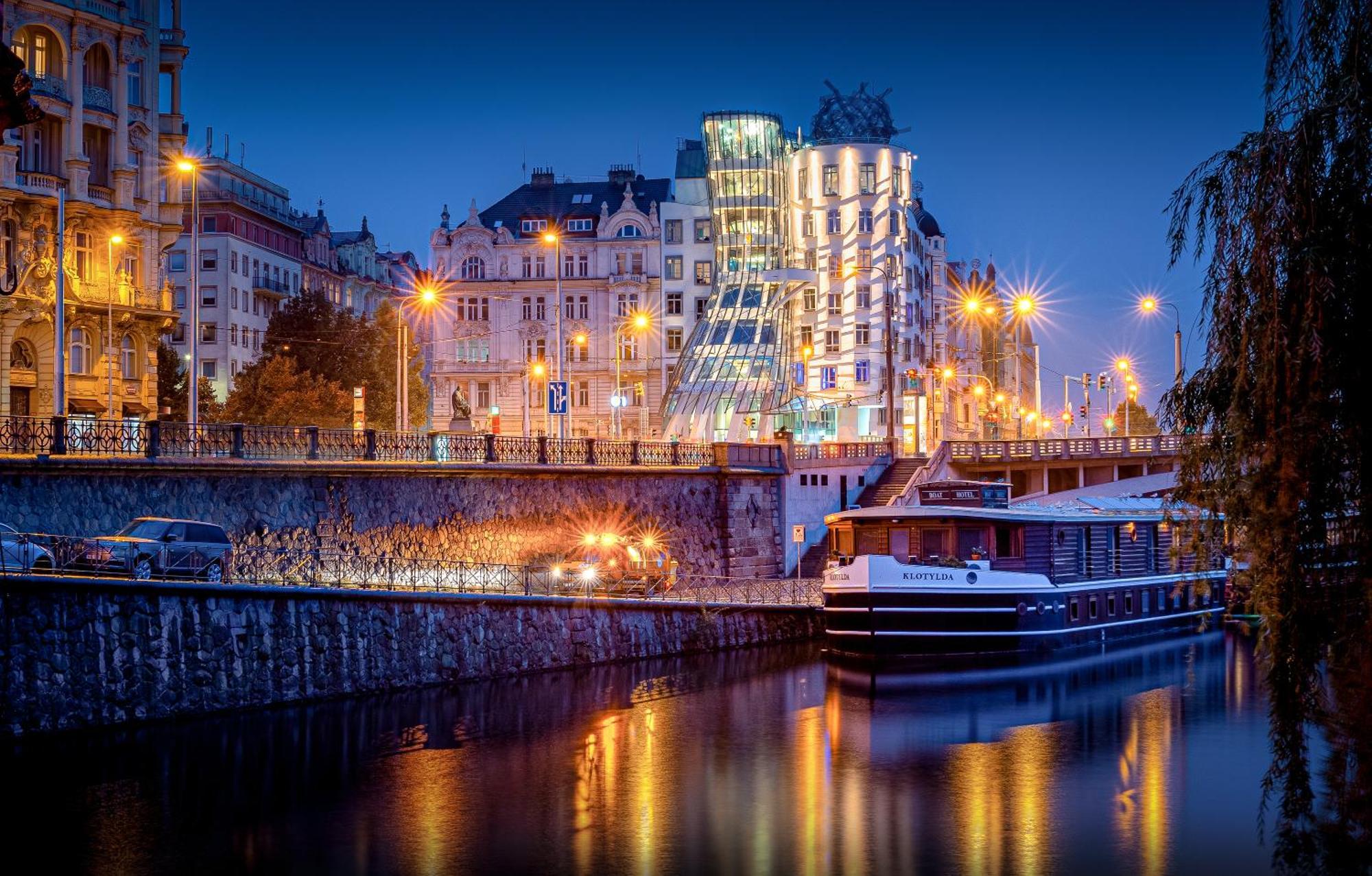 Dancing House - Tancici Dum Hotel Прага Экстерьер фото